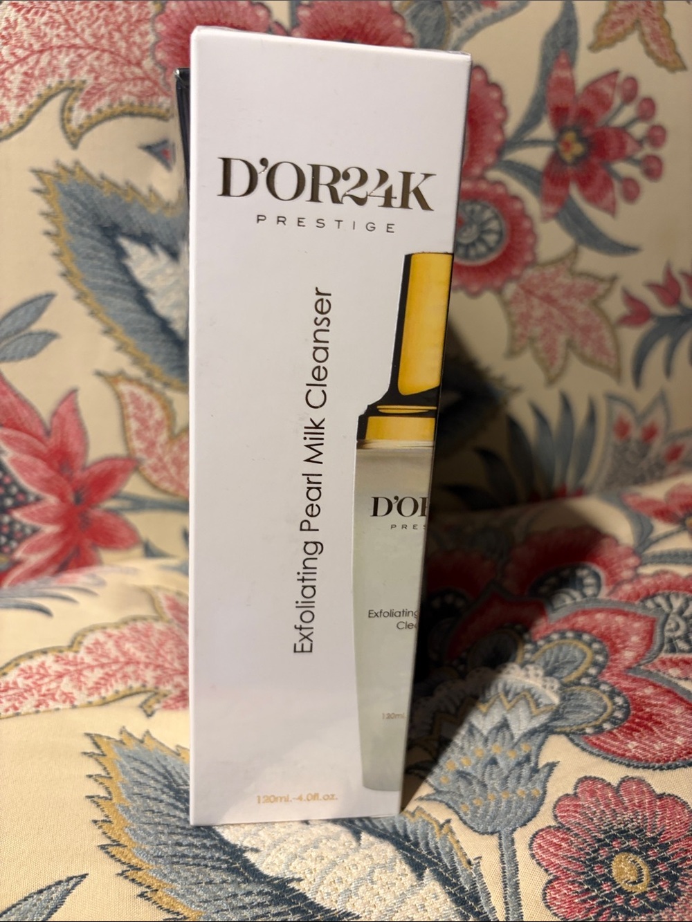 D’OR24K. Exfoliating Pearl Milk Cleanser - White & Gold